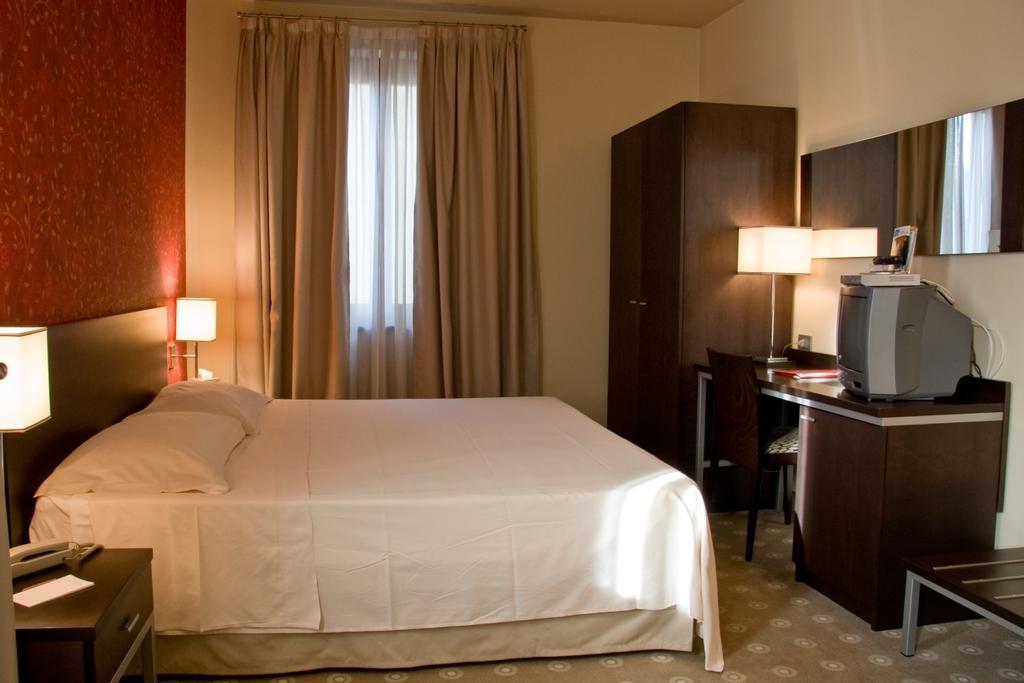 Hotel Fortyfive Chivasso Rum bild